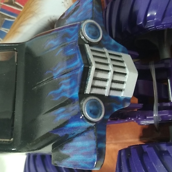 NWT Son-Uva Digger Monster Jam Grave Digger Truck Scale 1/24 Collectible - Picture 4 of 10